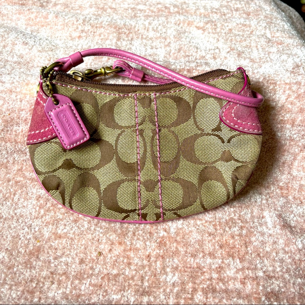 Coach Clutch/Wristlet Pink detail Gold hardware.